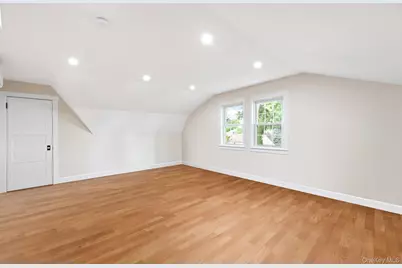 209 Van Cortlandt Park Avenue, Yonkers, NY 10705 - Photo 24