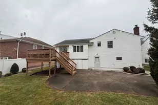 348 Links Dr E, Oceanside, NY 11572 - Photo 2