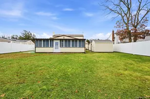 384 Singingwood Dr, Holbrook, NY 11741 - Photo 18