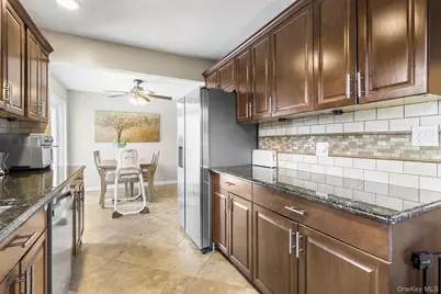 40 Frankie Lane, North Babylon, NY 11703 - Photo 4