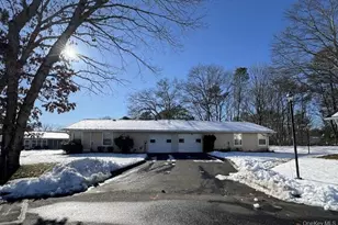 432A Falmouth Ct, Ridge, NY 11961 - Photo 2