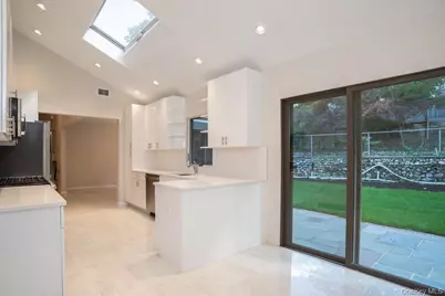 17 Vista Drive, Great Neck, NY 11021 - Photo 6