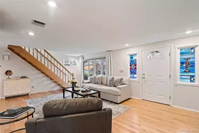 60 Wakefield Avenue, Port Washington, NY 11050 - Photo 8