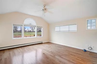 60 Wakefield Avenue, Port Washington, NY 11050 - Photo 22