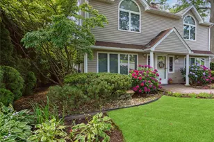 60 Wakefield Ave, Port Washington, NY 11050 - Photo 4