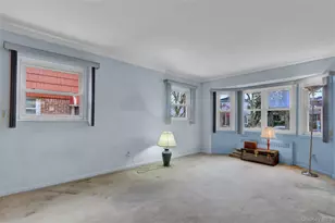 81-25 258th St, Floral Park, NY 11004 - Photo 6