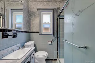 81-25 258th St, Floral Park, NY 11004 - Photo 12