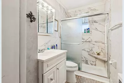 189 Surrey, Lynbrook, NY 11563 - Photo 12