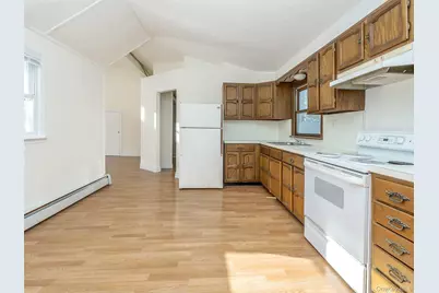 12 Rams Hill Road #upper, Glenwood Landing, NY 11547 - Photo 8