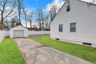 30 Davidson St, Wyandanch, NY 11798 - Photo 4