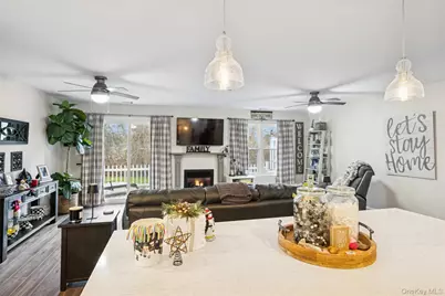 606 Sara Circle, Port Jefferson Station, NY 11776 - Photo 4