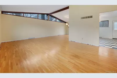 6 Pennington Way, Spring Valley, NY 10977 - Photo 4