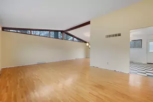 6 Pennington Way, Spring Valley, NY 10977 - Photo 4