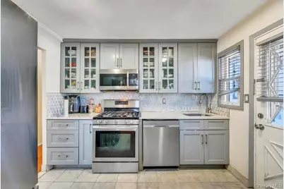 181 Martens Avenue, Valley Stream, NY 11580 - Photo 14