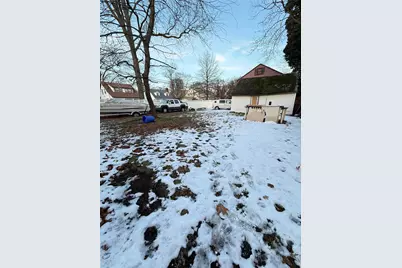 18 Hotchkiss Place, Freeport, NY 11520 - Photo 4