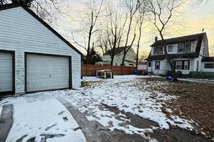 18 Hotchkiss Pl, Freeport, NY 11520 - Photo 6