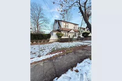 18 Hotchkiss Place, Freeport, NY 11520 - Photo 2