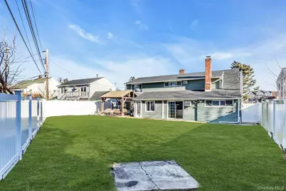 38 Fireplace Lane, Hicksville, NY 11801 - Photo 20