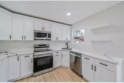 10 Cottonwood Avenue, Port Jefferson Station, NY 11776 - Photo 4