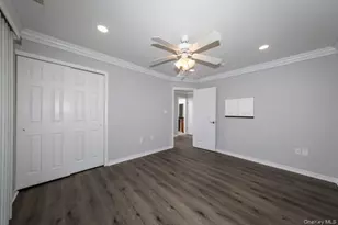 135 Lake Pointe Ct, Middle Island, NY 11953 - Photo 8