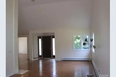 26 Ridge Drive E, Roslyn, NY 11576 - Photo 10