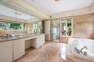 1 Parkside Dr, Great Neck, NY 11021 - Photo 16