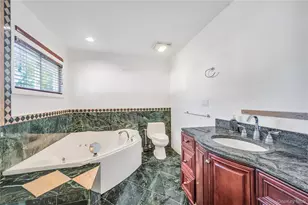 6 Regal Ln, Levittown, NY 11756 - Photo 12