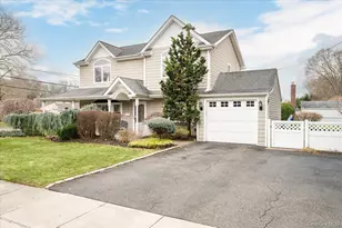 8 Hillside Ln, Syosset, NY 11791 - Photo 2