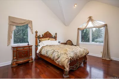 8 Hillside Lane, Syosset, NY 11791 - Photo 18