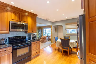 73-10 169th Street, Fresh Meadows, NY 11366 - Photo 6