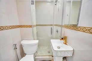 81-08 164th Pl, Jamaica, NY 11432 - Photo 14