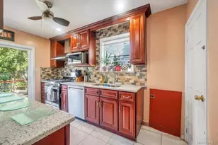 81-08 164th Pl, Jamaica, NY 11432 - Photo 6