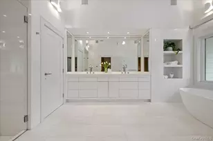 3 Horseshoe Rd, Old Westbury, NY 11568 - Photo 20