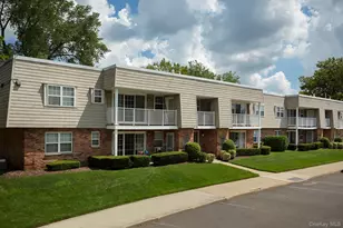 55 Westwood Dr, Westbury, NY 11590 - Photo 2