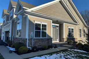 27 Dutch Ct, Wappingers Falls, NY 12590 - Photo 4