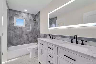 1554 Holiday Park Drive, Wantagh, NY 11793 - Photo 20