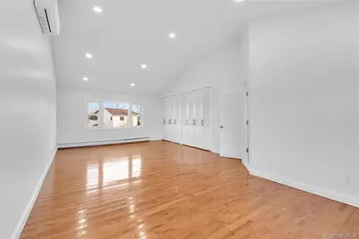 1554 Holiday Park Drive, Wantagh, NY 11793 - Photo 24