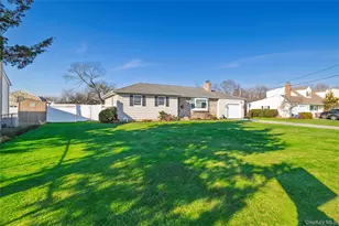 272 Baylawn Ave, Copiague, NY 11726 - Photo 2