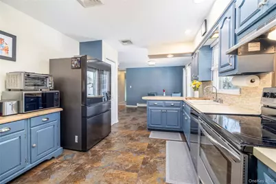 272 Baylawn Avenue, Copiague, NY 11726 - Photo 10