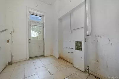 756 Woodward Avenue, Ridgewood, NY 11385 - Photo 6