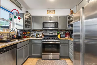 2761 Hering Avenue, Bronx, NY 10469 - Photo 12