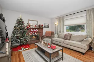 22 Wendover Dr, Poughkeepsie, NY 12601 - Photo 2