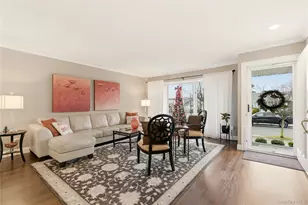 28 Garden Cir, Syosset, NY 11791 - Photo 4