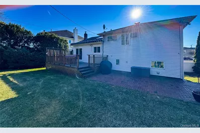 28 Garden Circle, Syosset, NY 11791 - Photo 18