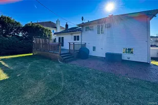 28 Garden Cir, Syosset, NY 11791 - Photo 18