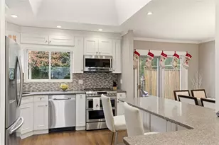 28 Garden Cir, Syosset, NY 11791 - Photo 8