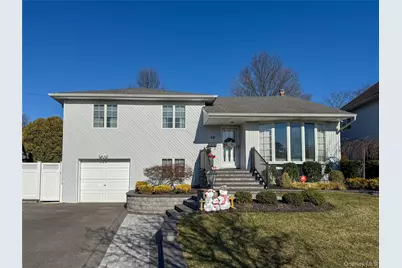 28 Garden Circle, Syosset, NY 11791 - Photo 2