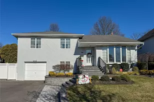 28 Garden Cir, Syosset, NY 11791 - Photo 2