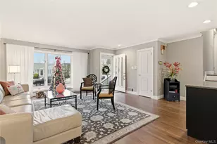 28 Garden Cir, Syosset, NY 11791 - Photo 6