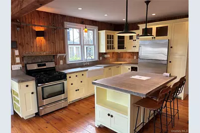 685 Orchard Street, New Suffolk, NY 11956 - Photo 2